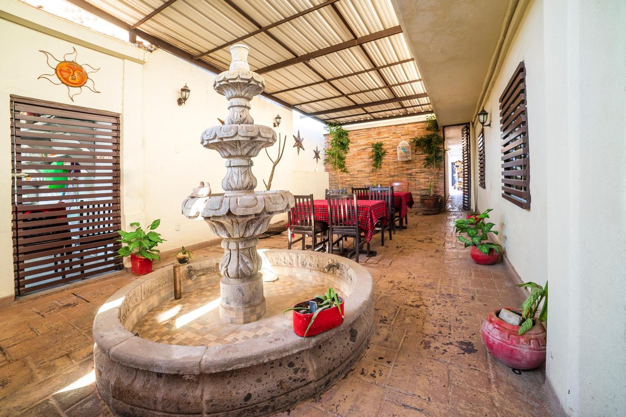 Capital O Hotel Casa Blanca Селая Экстерьер фото