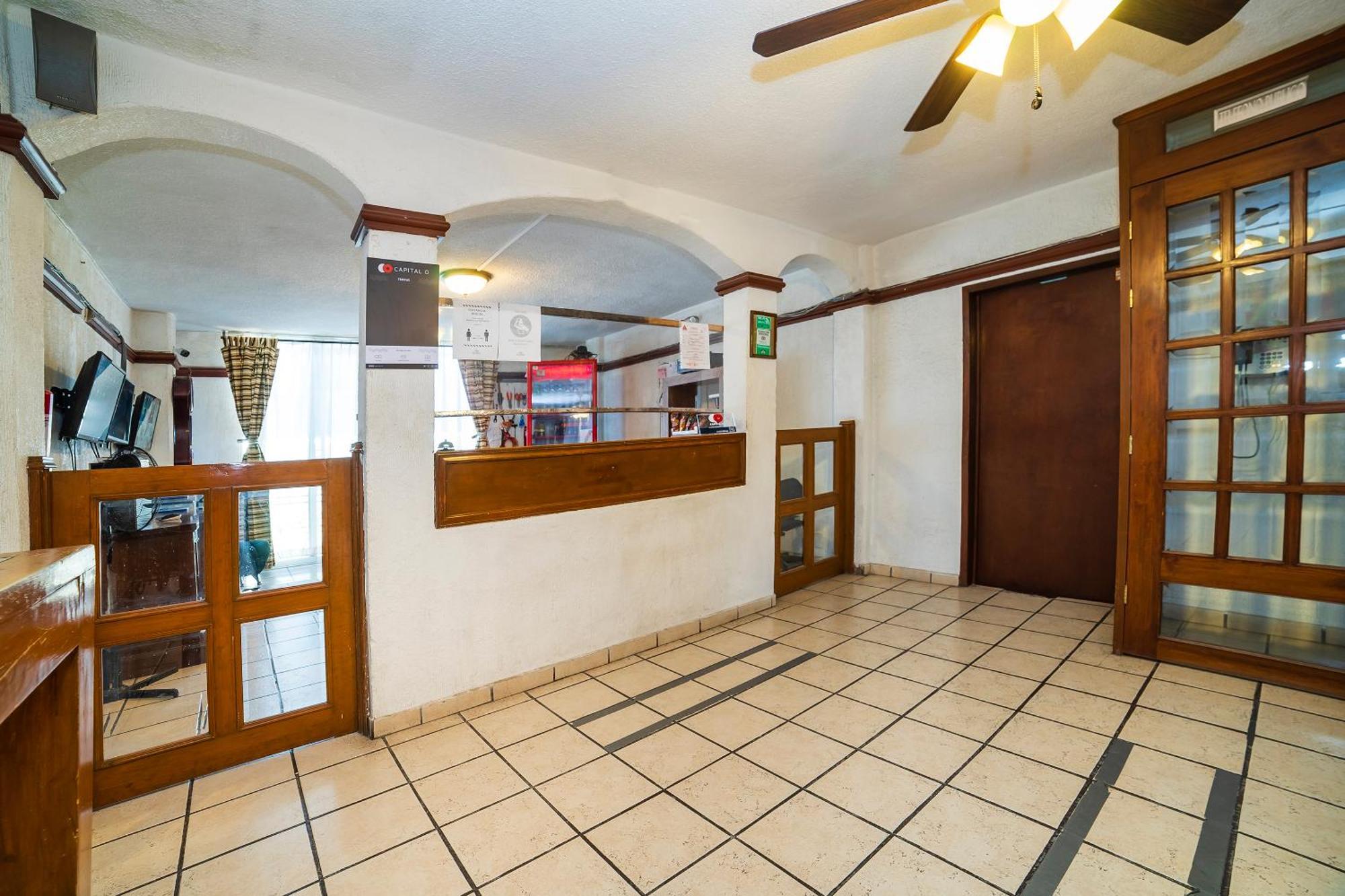 Capital O Hotel Casa Blanca Селая Экстерьер фото